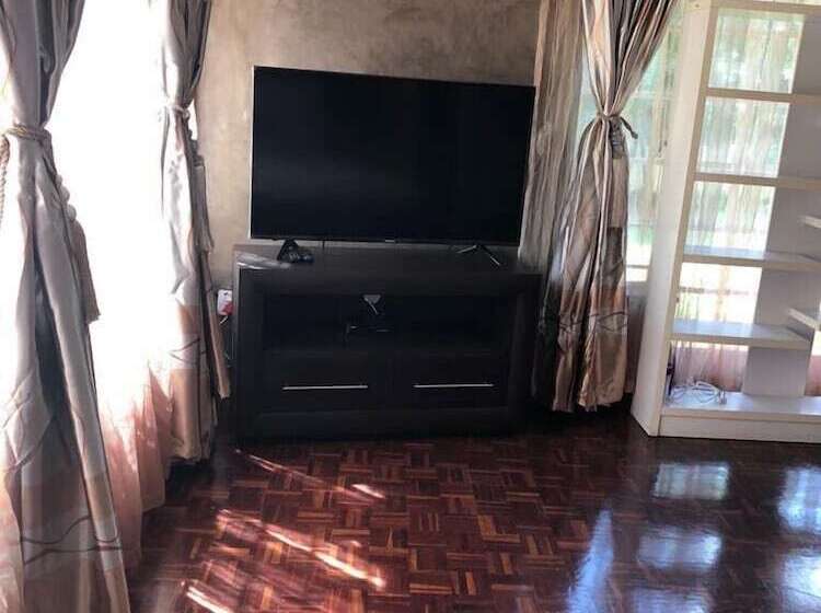 デラックススイート, Khuvena Guest House