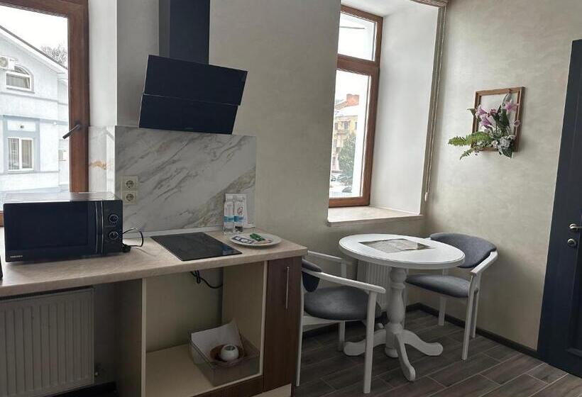 اتاق لوکس سه تخته, Centralnyi