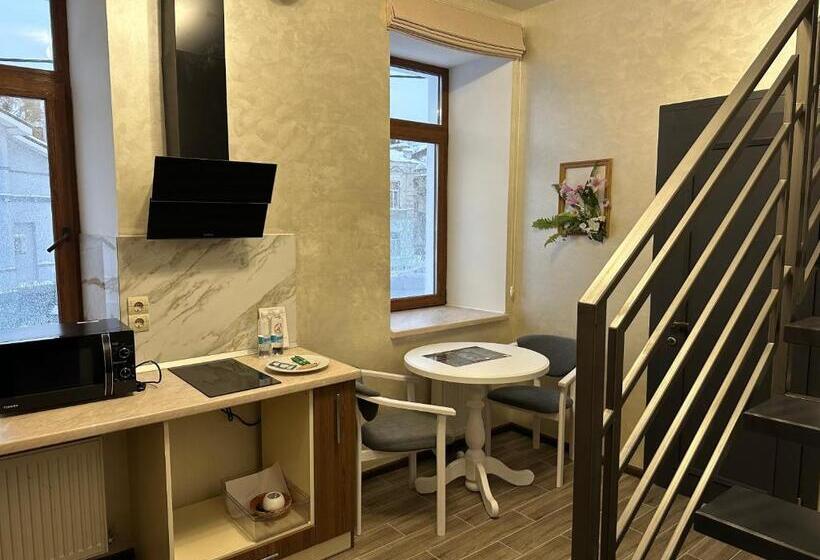 اتاق لوکس سه تخته, Centralnyi