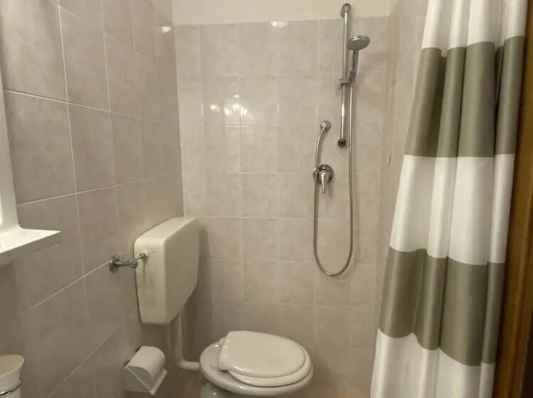 اتاق استاندارد یک نفره, Giovanna Rooms