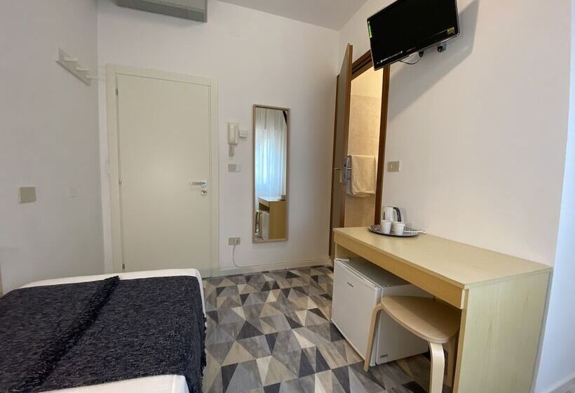 اتاق استاندارد یک نفره, Giovanna Rooms