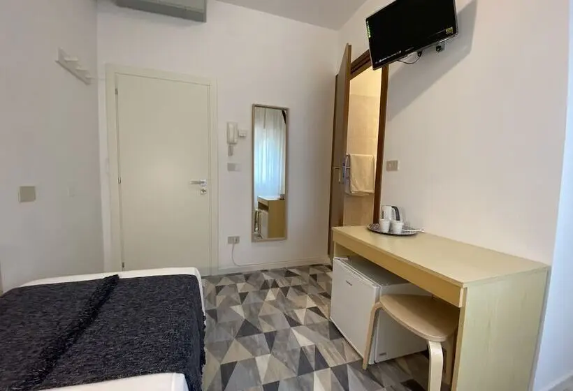 اتاق استاندارد یک نفره, Giovanna Rooms
