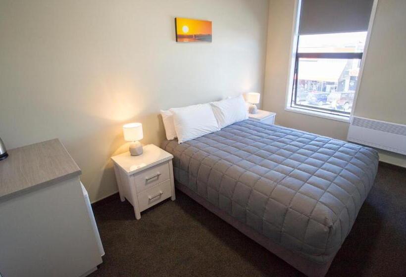 스탠다드 스튜디오 퀸 침대, Stumpers