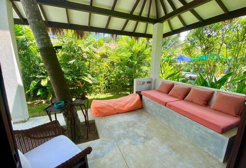 带泳池的标准三人间, Vanina Villas