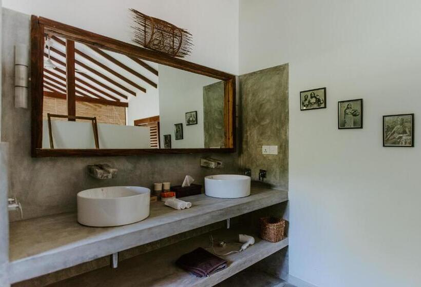 带泳池的标准三人间, Vanina Villas