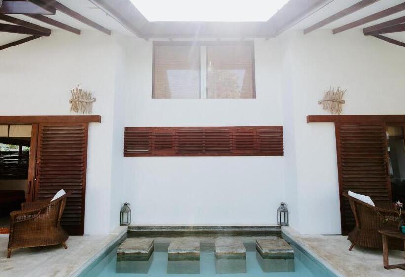 带泳池的标准三人间, Vanina Villas