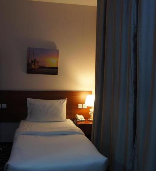 Номер Стандарт Индивидуальный, Three 888