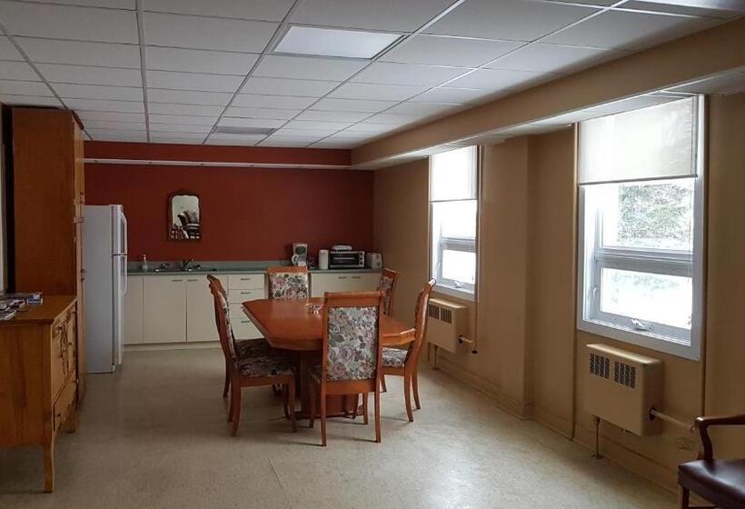 غرفة أساسية ثلاثية, Domaine St Viateur