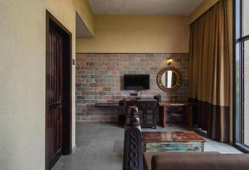 اتاق پریمیوم با بالکن, Triose Boutique Hotel Lonavala