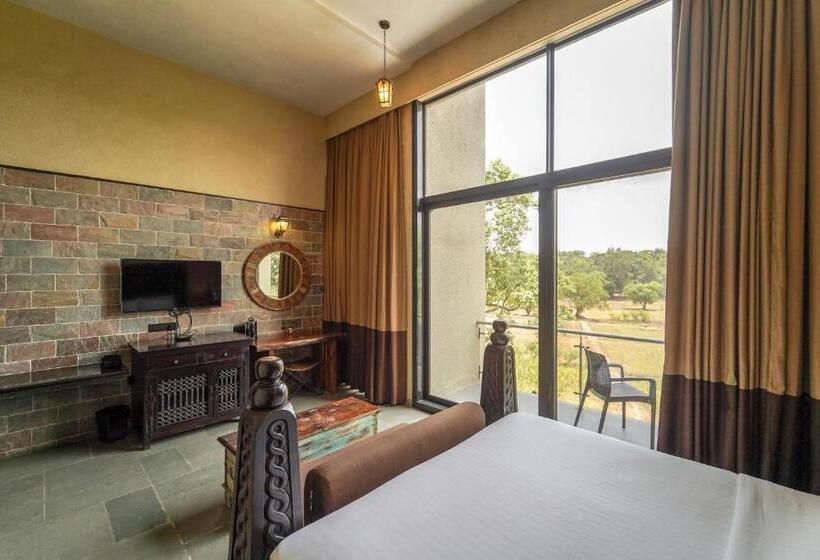 غرفة بريميوم مزودة بشُرفة, Triose Boutique Hotel Lonavala