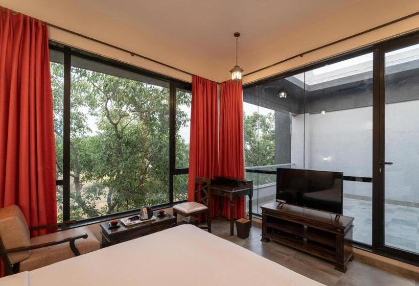 اتاق لوکس با تخت بزرگ, Triose Boutique Hotel Lonavala