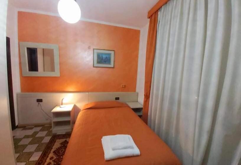 اتاق استاندارد یک نفره, Arcella