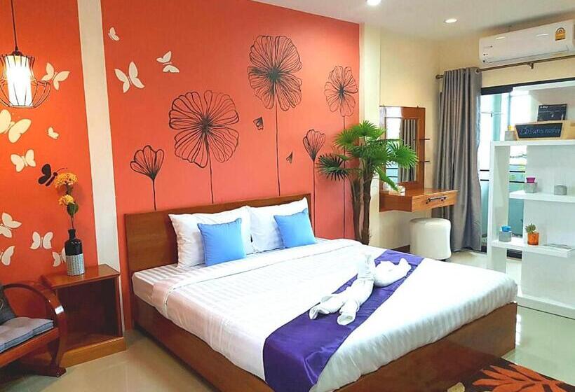 高级大房间, Warintorn Court