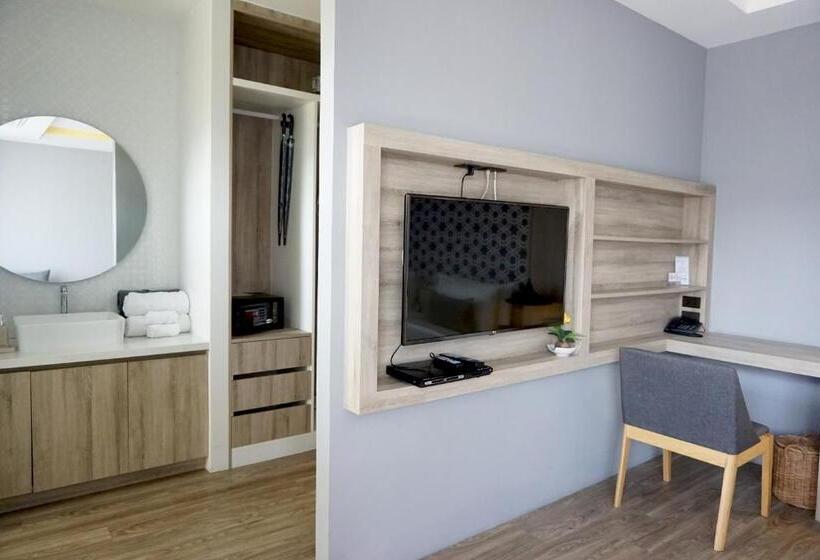 Deluxe Room Mountain View, The Lake Chalong Hotel Sha Plus