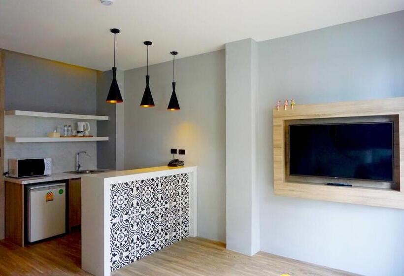 Номер Deluxe Вид на Бассейн, The Lake Chalong Hotel Sha Plus