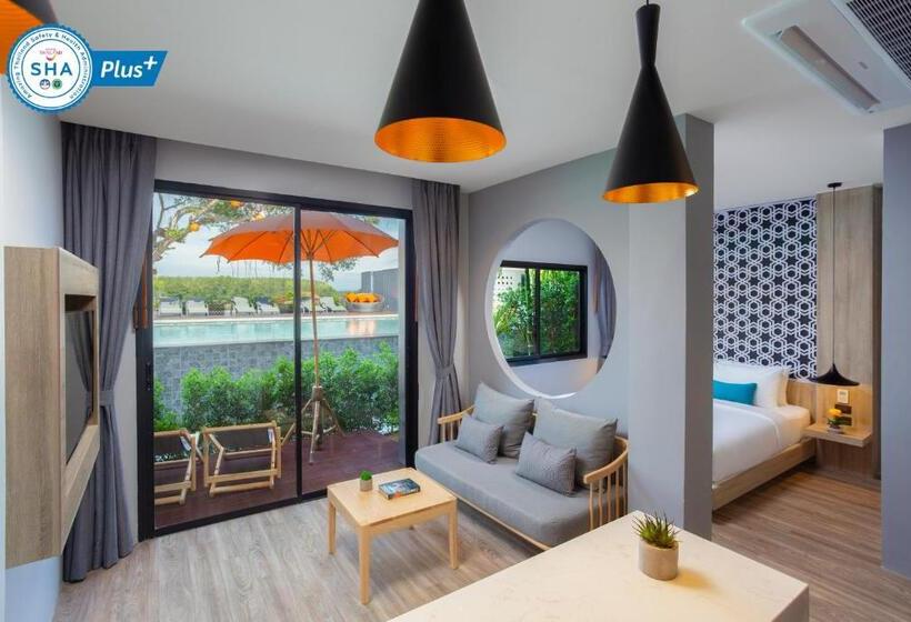 プールの見えるデラックスルーム, The Lake Chalong Hotel Sha Plus
