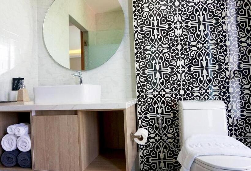 Номер Deluxe, The Lake Chalong Hotel Sha Plus