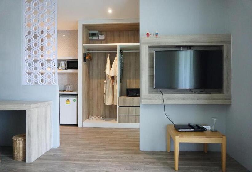 Номер Deluxe, The Lake Chalong Hotel Sha Plus