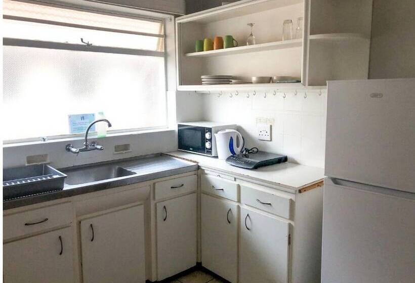 מיטה בחדר משותף, Motown By Mojo