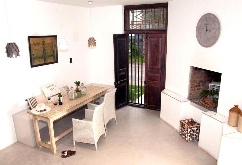 חדר דלוקס, Villa Palmera Load Shedding Free