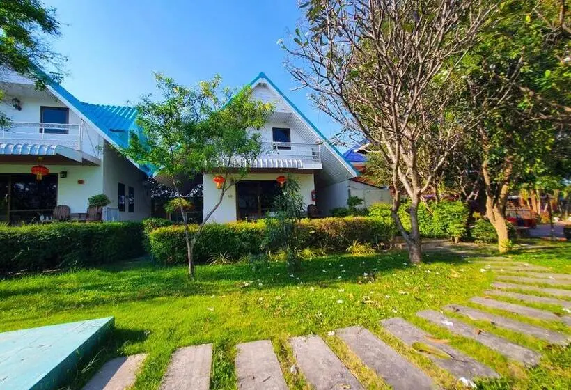 خانه یا کلبه ی ییلاقی با نمای استخر, Dreampark Resort