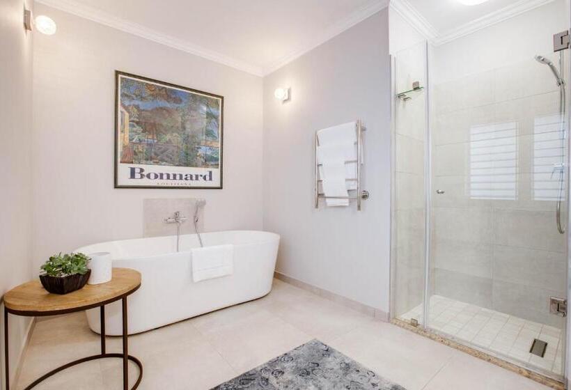 Suit Deluxe, Amberhall Guesthouse