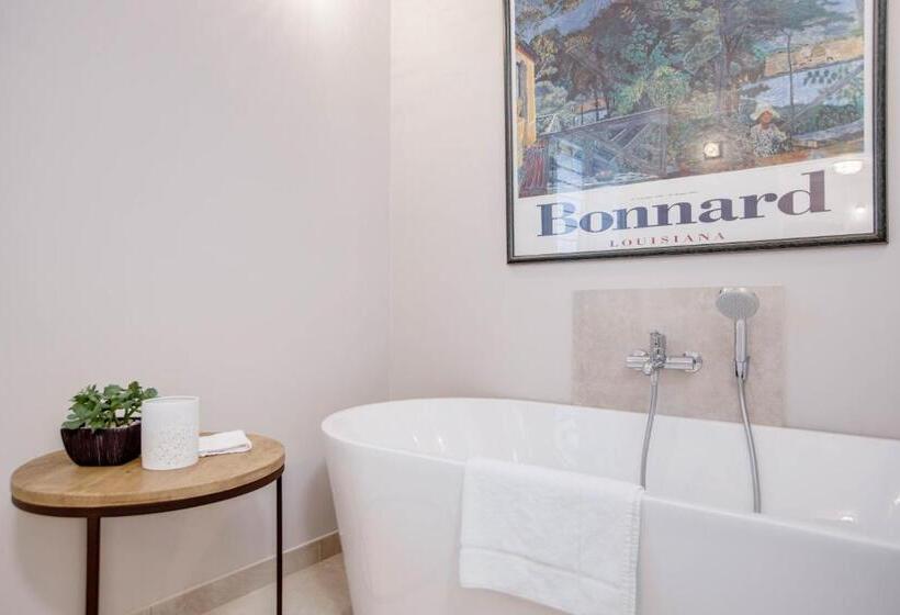 Suit Deluxe, Amberhall Guesthouse