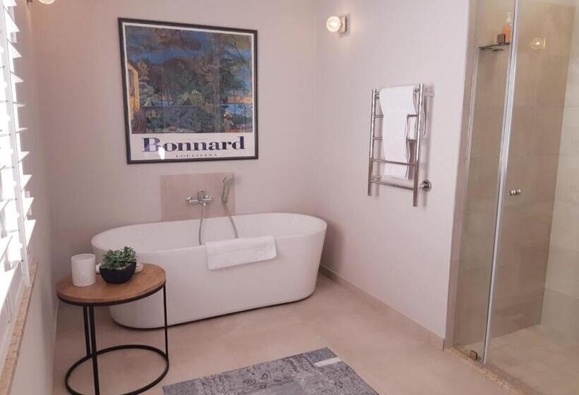 Suit Deluxe, Amberhall Guesthouse