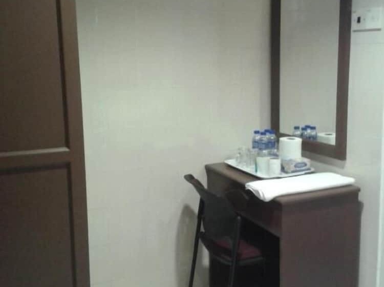 Quarto Estandar, Barrack Street