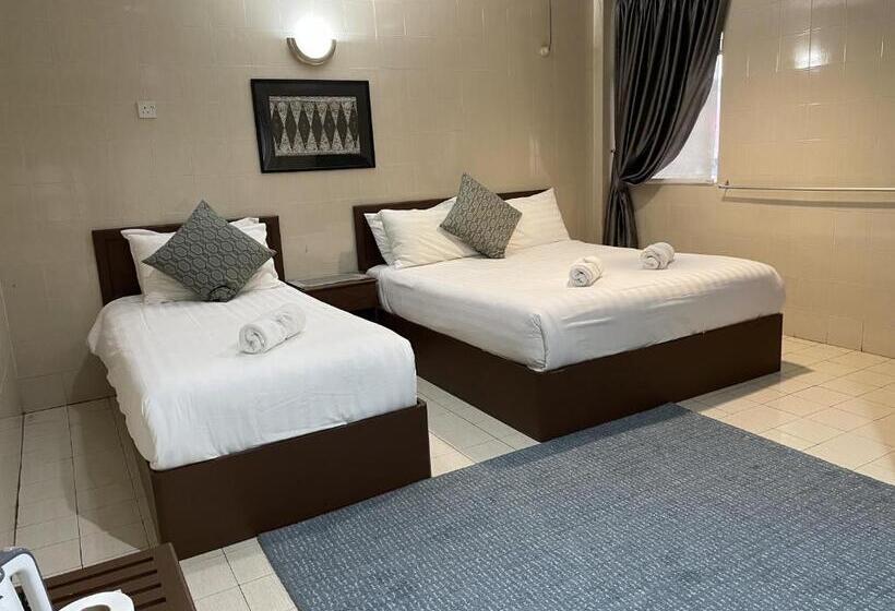 Quarto Triplo Deluxe, Barrack Street