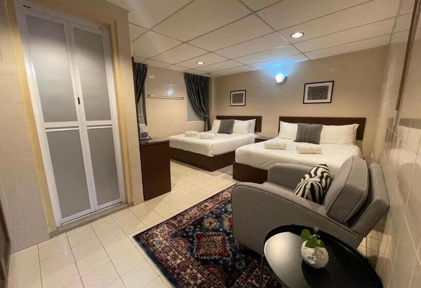 Quarto Familiar, Barrack Street