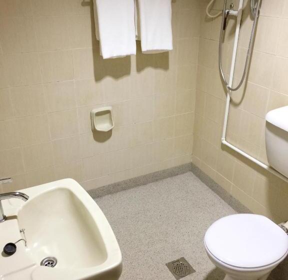 Quarto Familiar, Barrack Street