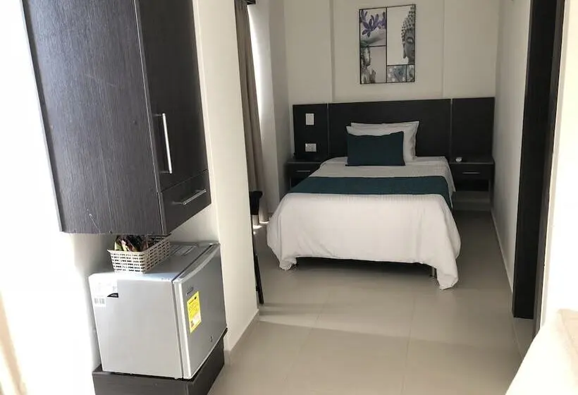 Standard Yhden Hengen Huone, Interpacific