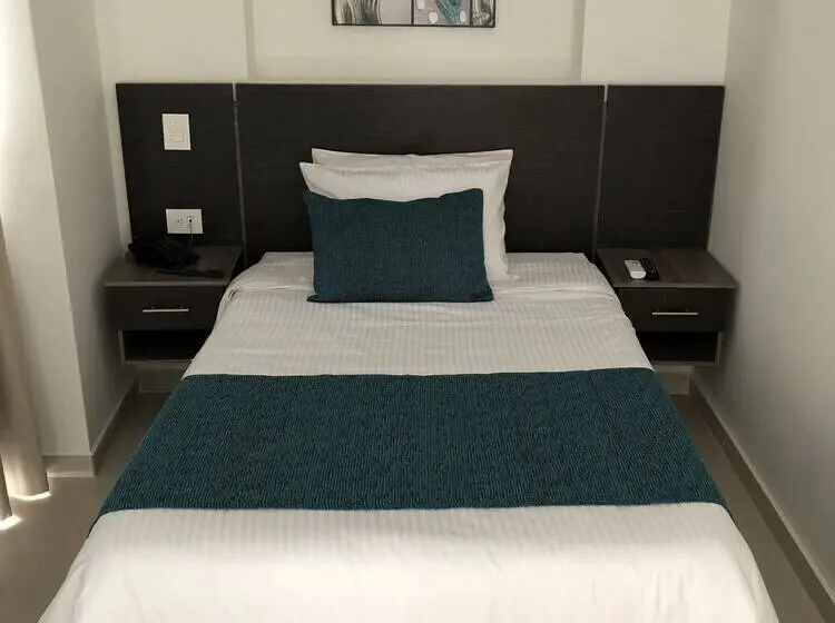 Standard Yhden Hengen Huone, Interpacific