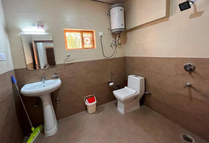 标准间, Pops Resort