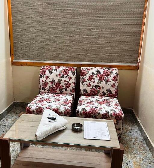 标准间, Pops Resort