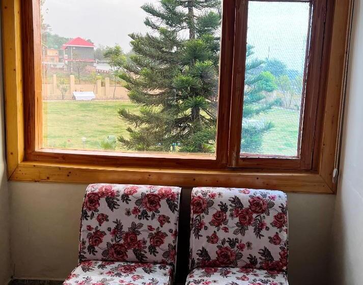 标准间, Pops Resort