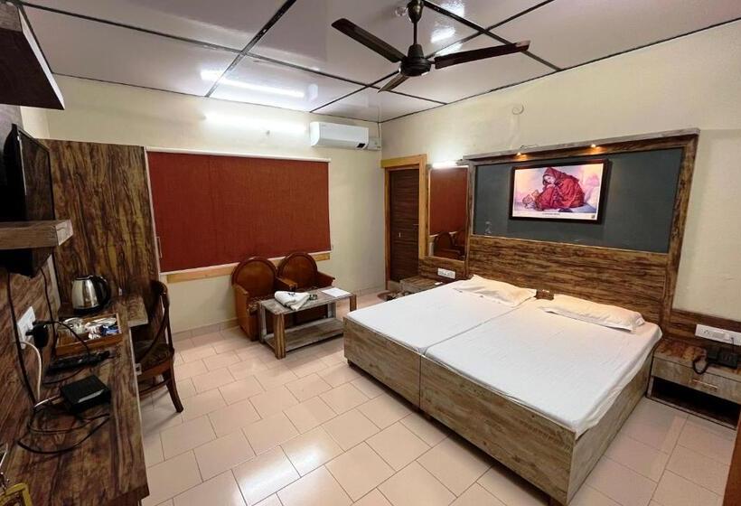 标准间, Pops Resort