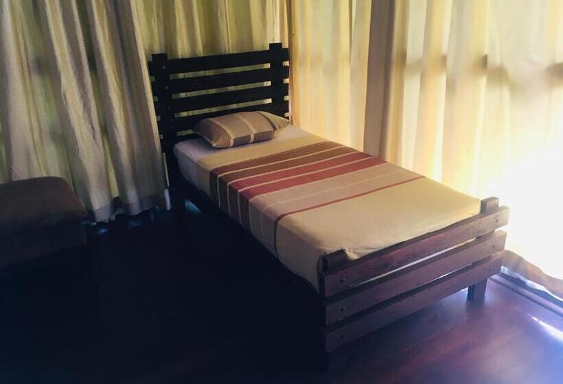 디럭스 트리플 룸, Jungle Village