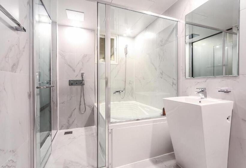 سوییت خانوادگی, Seomyeon Brown Dot Hotel Gold