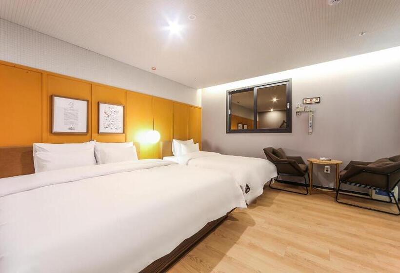 سوییت خانوادگی, Seomyeon Brown Dot Hotel Gold