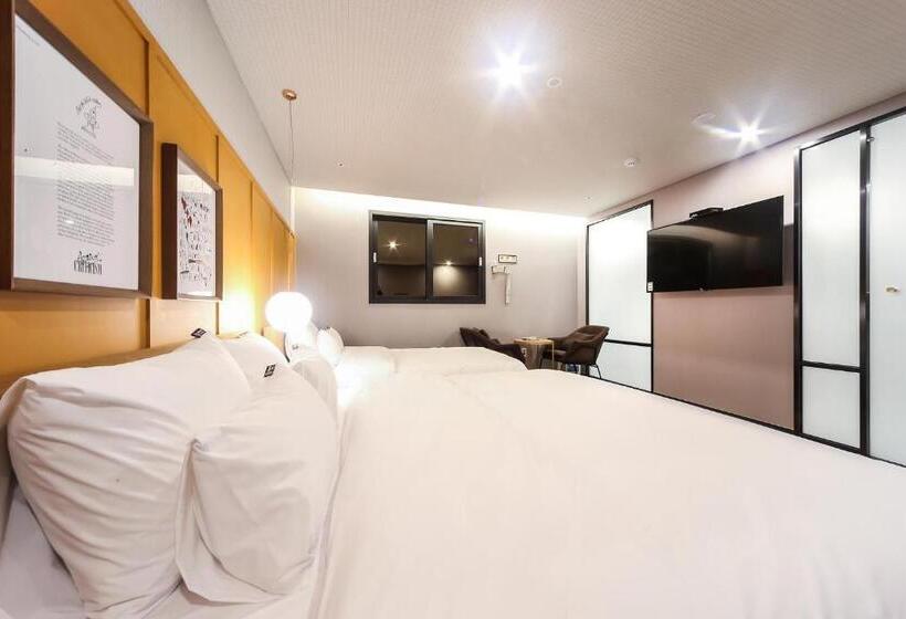 سوییت خانوادگی, Seomyeon Brown Dot Hotel Gold