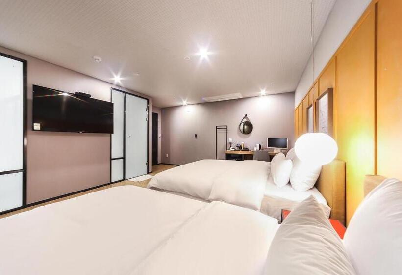 سوییت خانوادگی, Seomyeon Brown Dot Hotel Gold