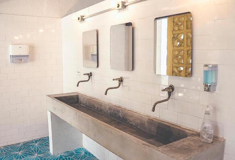 سرير فى غرفة مشتركه, República Hostel Santa Marta