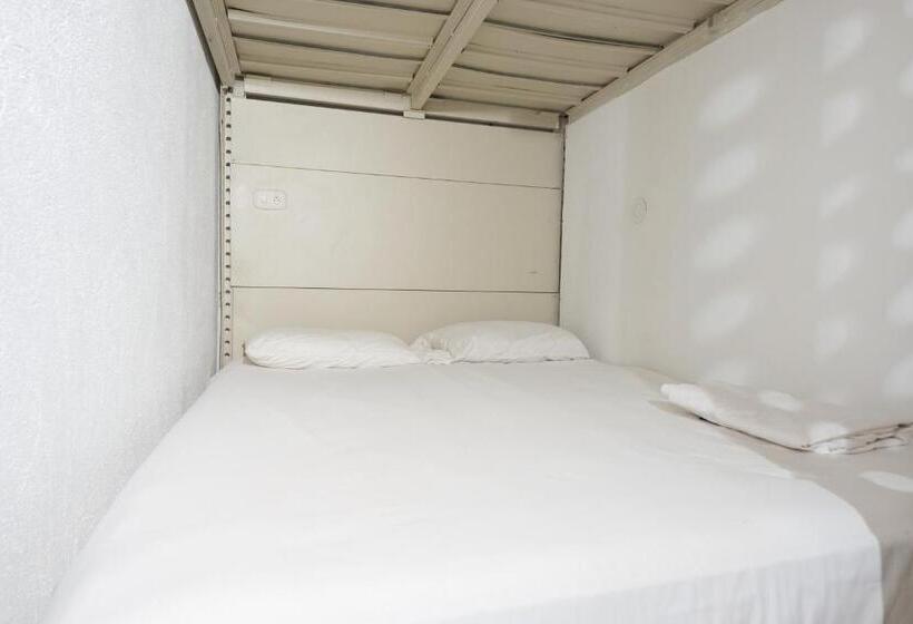 سرير فى غرفة مشتركه, República Hostel Santa Marta