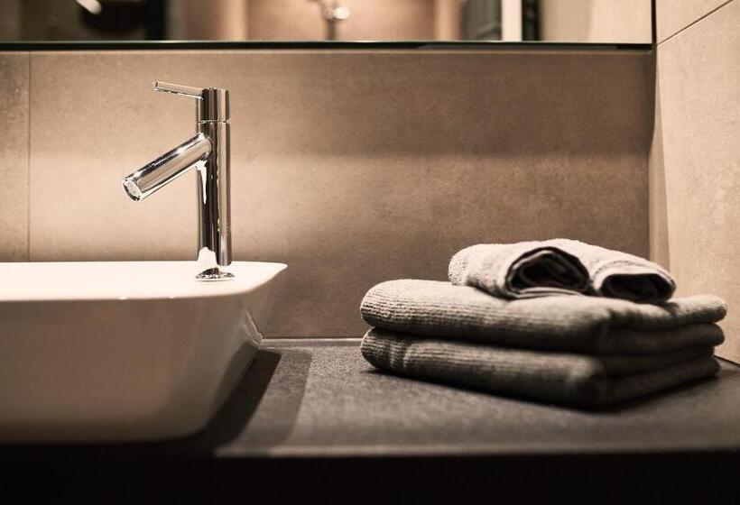 غرفة ديلوكس, Bäck Stage