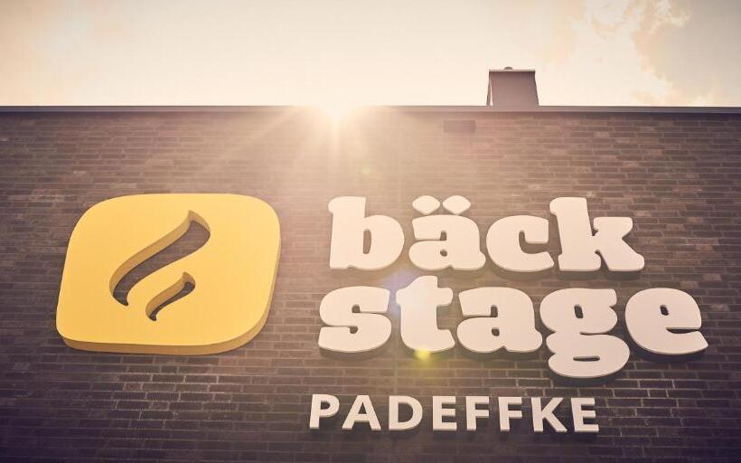 غرفة ديلوكس, Bäck Stage