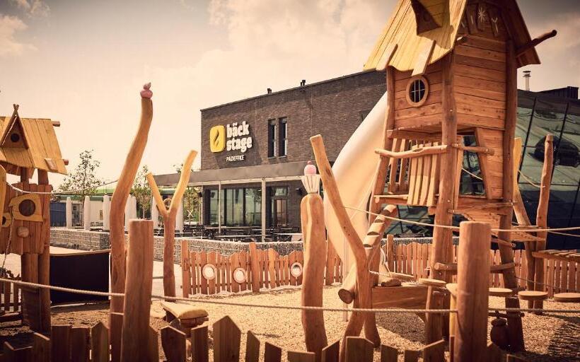 غرفة ديلوكس, Bäck Stage