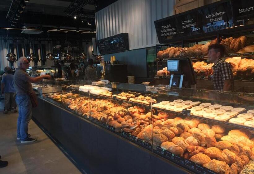 غرفة قياسية لذوى الاحتياجات الخاصة, Bäck Stage