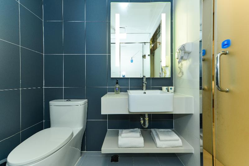 Quarto Familiar, Hanting  Shanghai Changjiang Nan Road  Metro Station